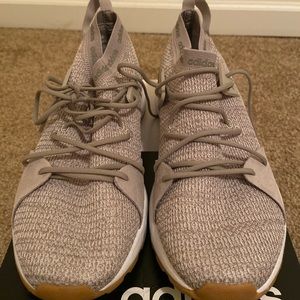 Grey Adidas Quesa